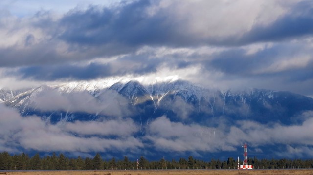 airport mountain clouds IMG_5869