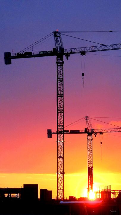 Calgary airport crane vertical IMG_7167