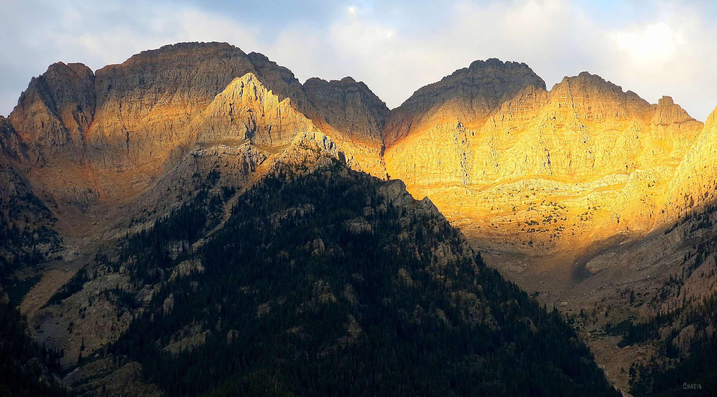 mountains-light-shadow-sunset-rs-ch-img_2381